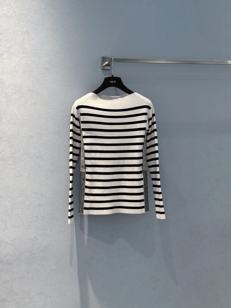 Sleek Unclassified Brand T-Shirts 150279