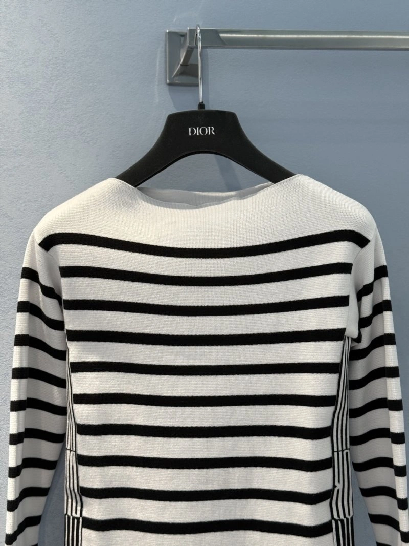 Sleek Unclassified Brand T-Shirts 150279