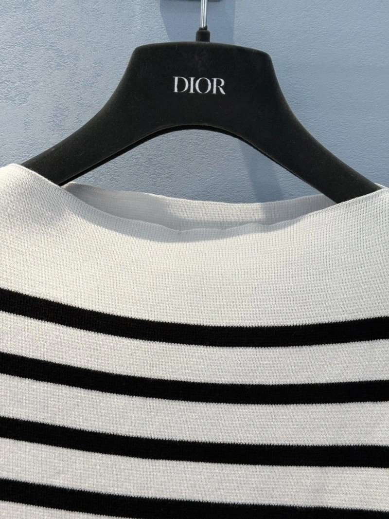 Sleek Unclassified Brand T-Shirts 150279
