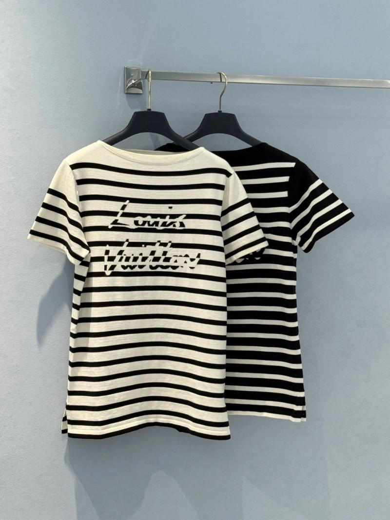 Timeless Unclassified Brand T-Shirts 155362