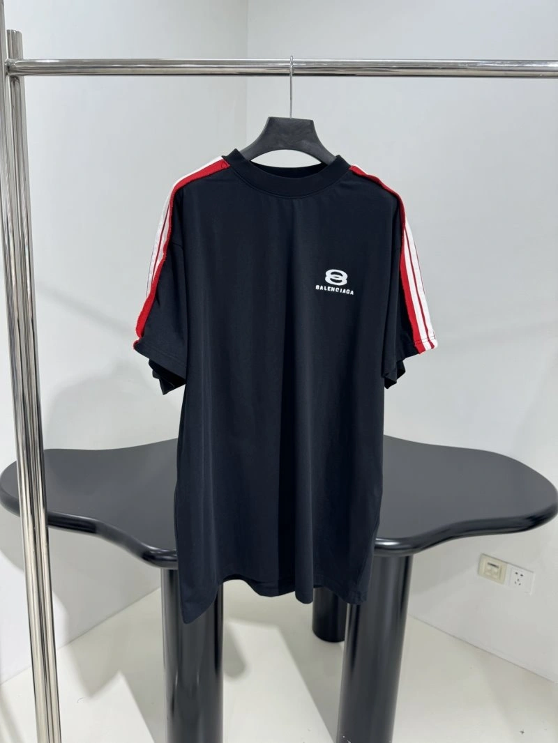 Modern Unclassified Brand T-Shirts 155344