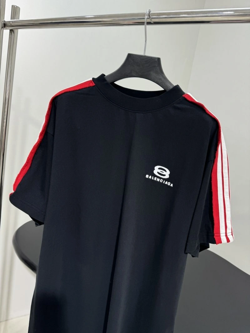 Modern Unclassified Brand T-Shirts 155344