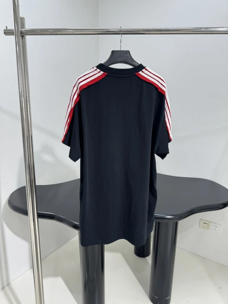 Modern Unclassified Brand T-Shirts 155344