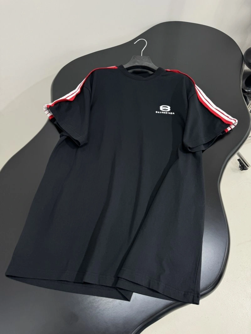 Modern Unclassified Brand T-Shirts 155344
