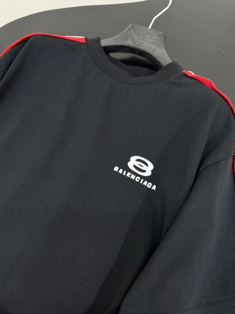 Modern Unclassified Brand T-Shirts 155344