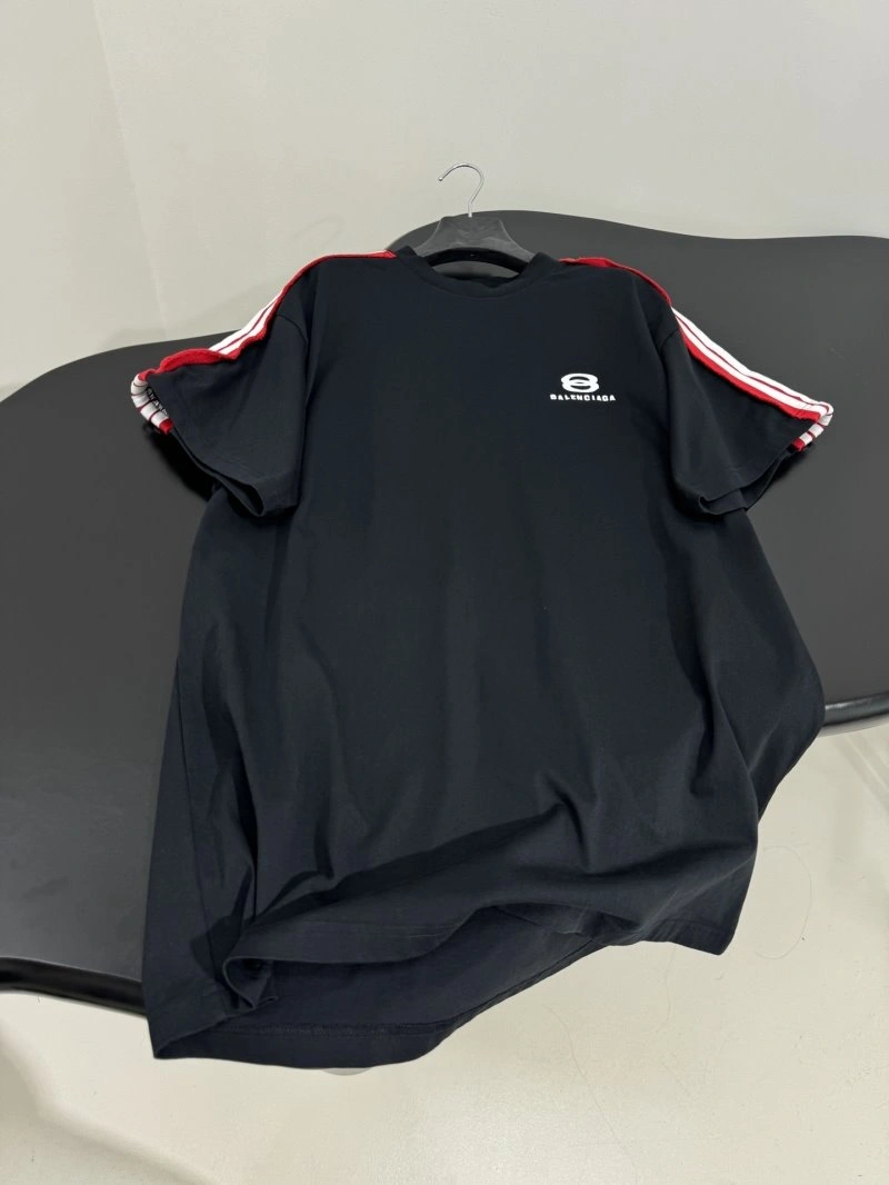 Modern Unclassified Brand T-Shirts 155344
