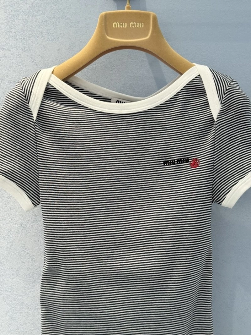 ModernLook Unclassified Brand T-Shirts 155254