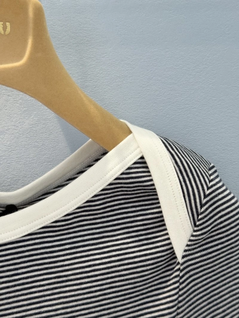 ModernLook Unclassified Brand T-Shirts 155254