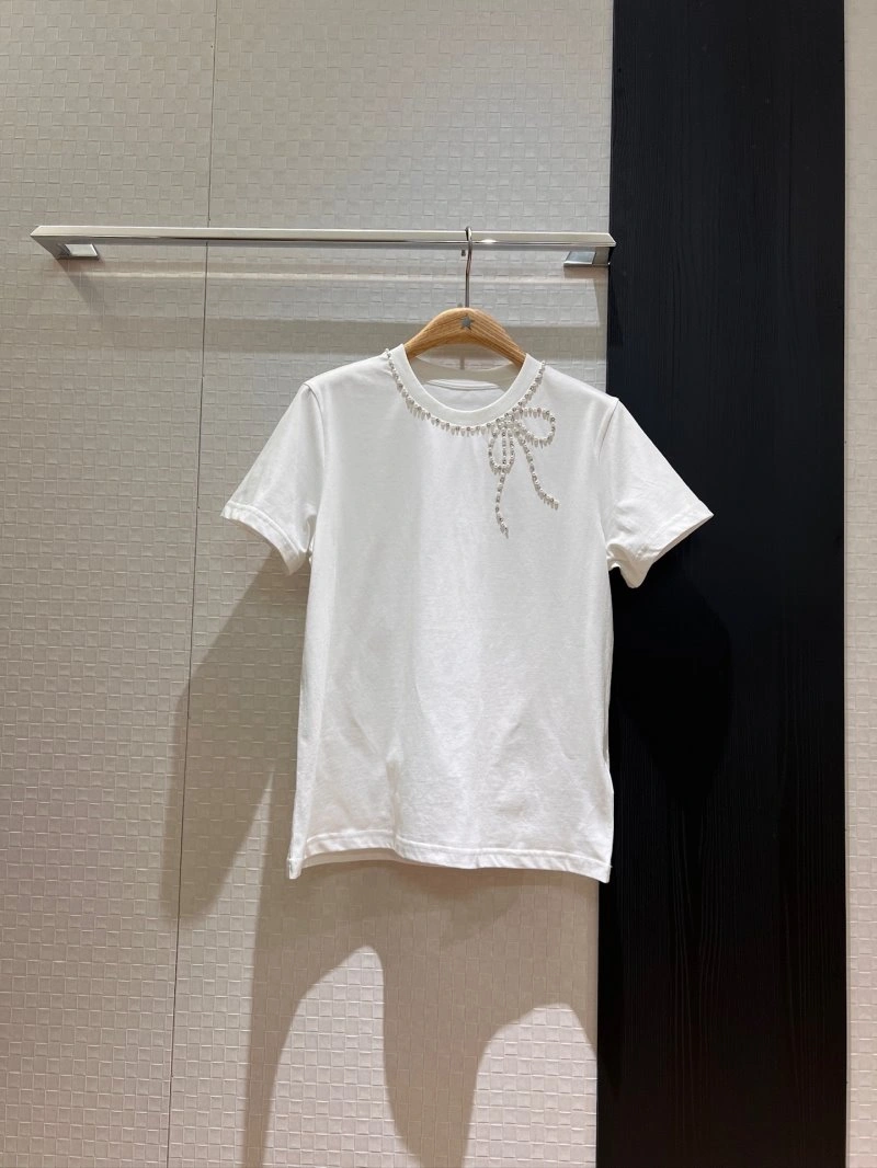 Bold Unclassified Brand T-Shirts 147271