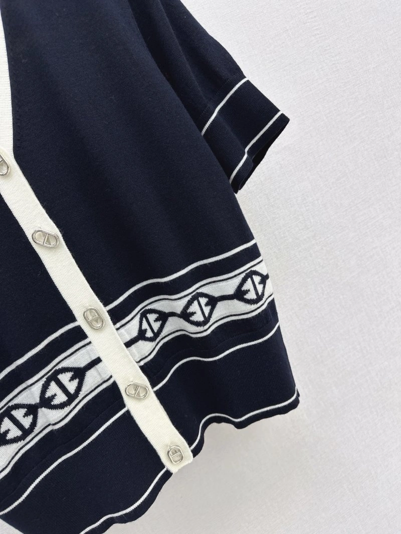 Vibrant Unclassified Brand T-Shirts 147239