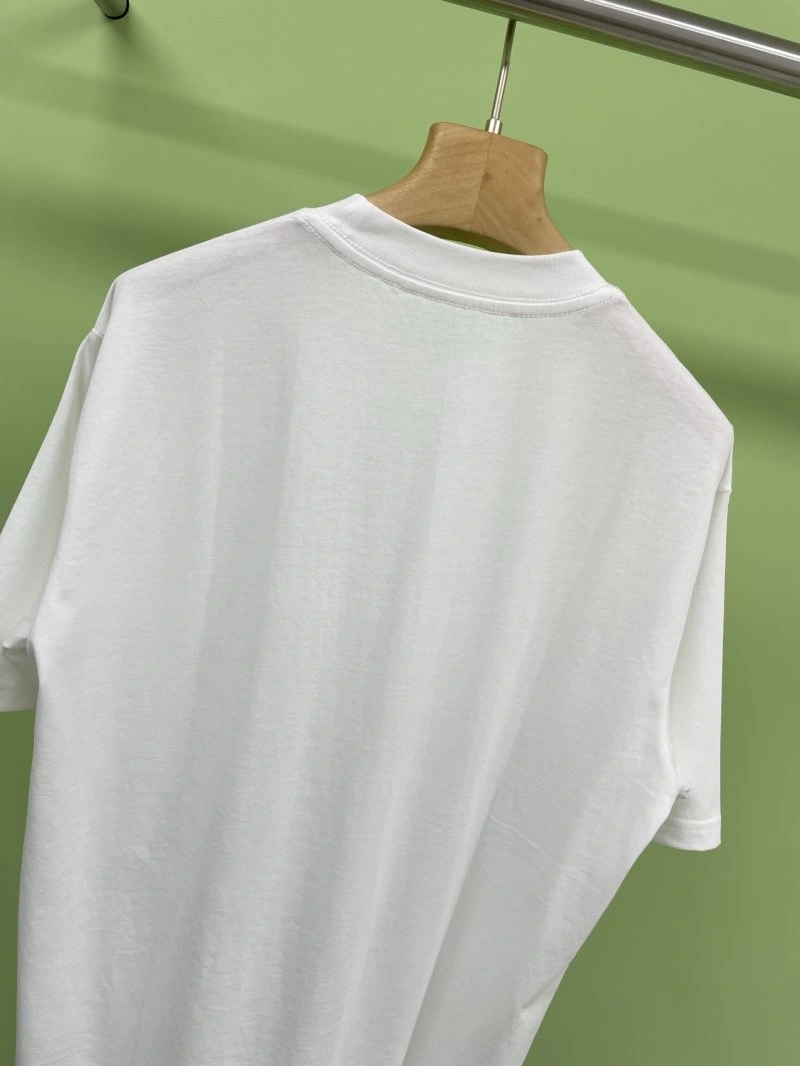 Vibrant Unclassified Brand T-Shirts 147213