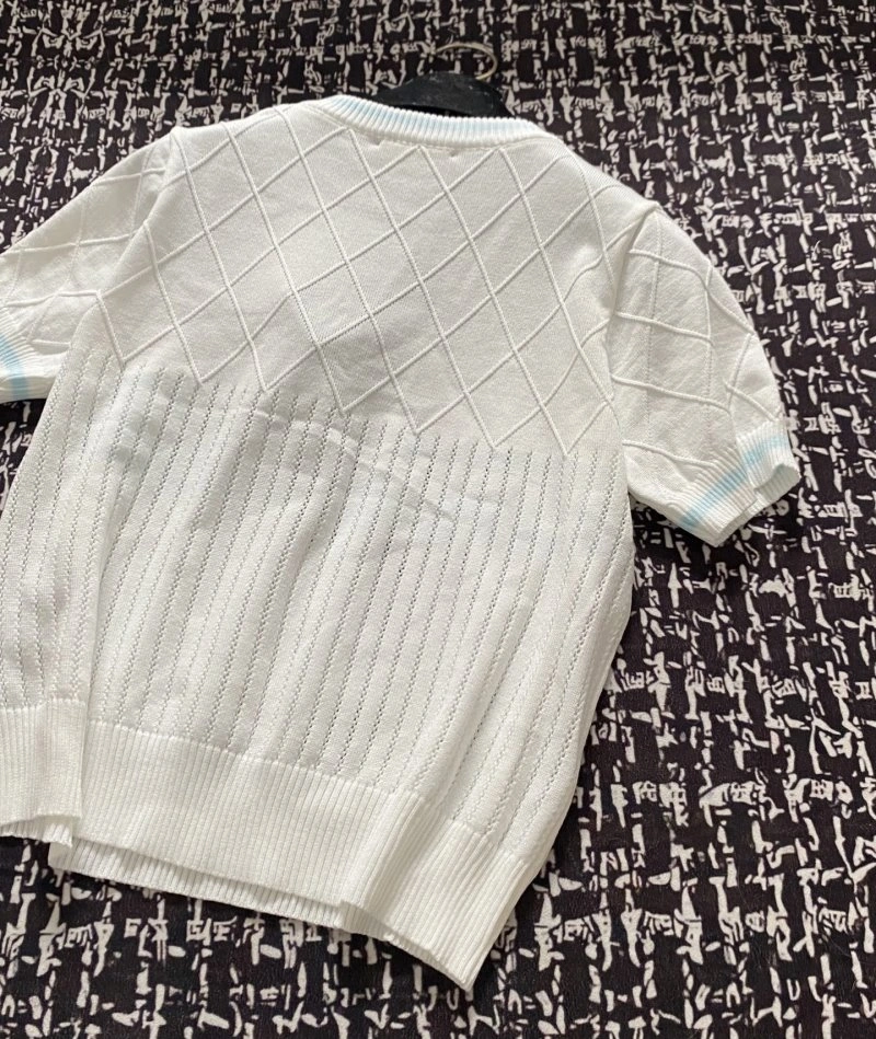 Chic Unclassified Brand T-Shirts 147196