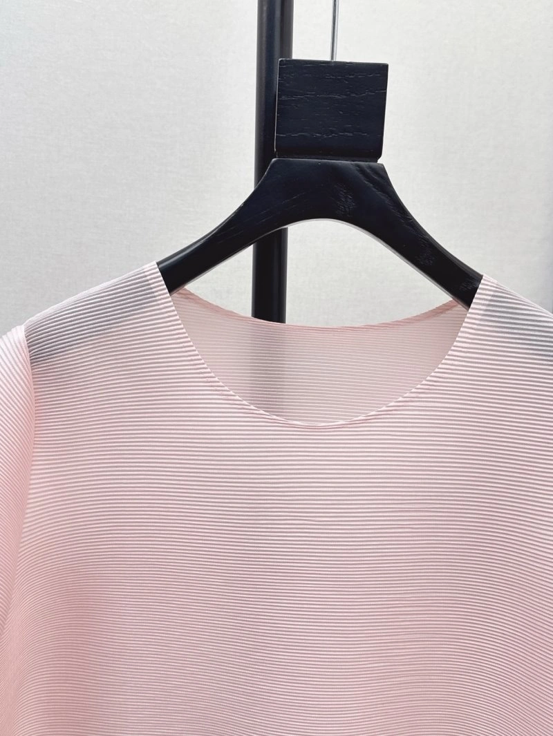 Durable Unclassified Brand T-Shirts 147166