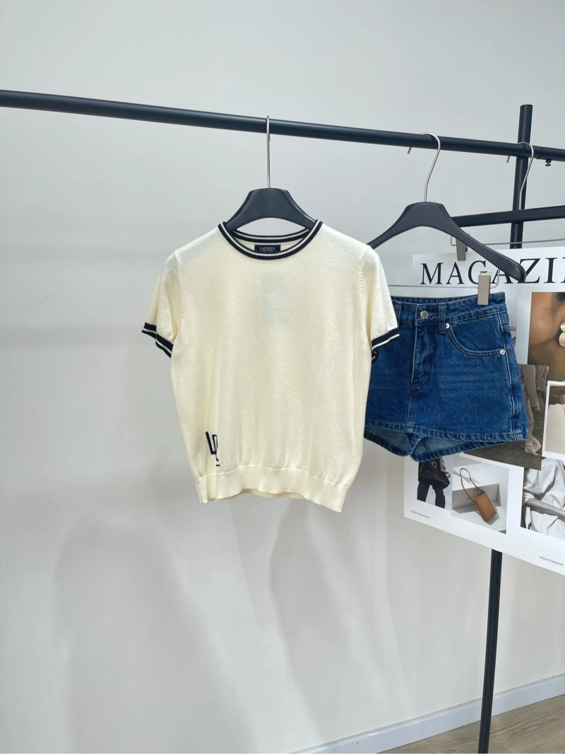 Versatile Unclassified Brand T-Shirts 147153