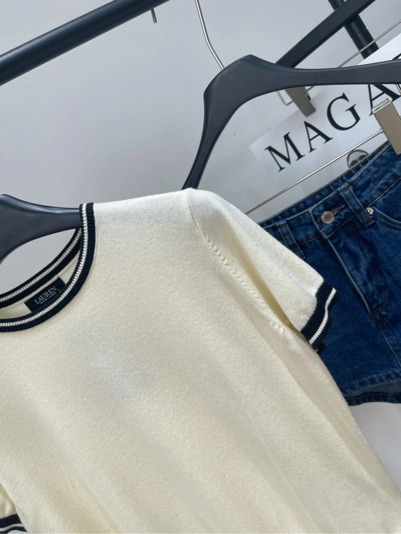 Versatile Unclassified Brand T-Shirts 147153
