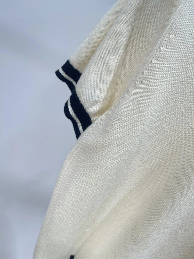 Versatile Unclassified Brand T-Shirts 147153