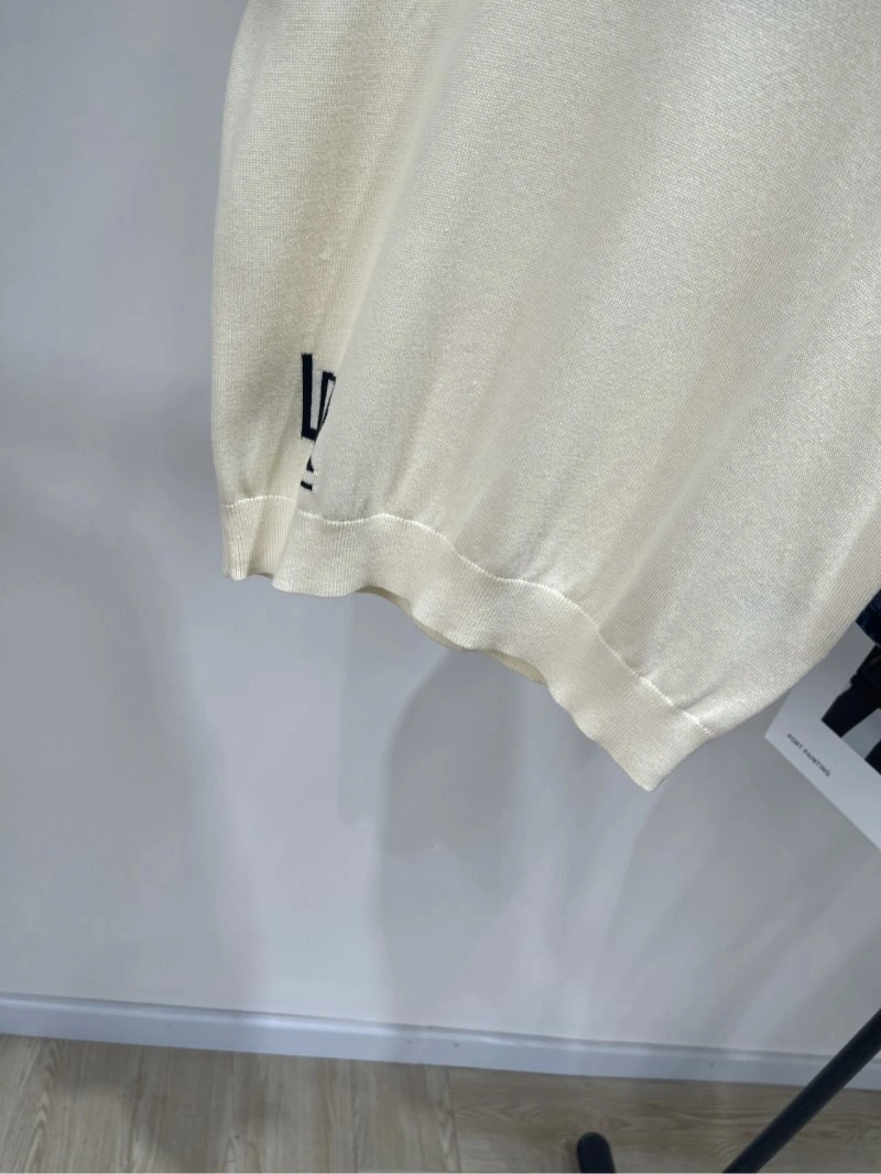 Versatile Unclassified Brand T-Shirts 147153