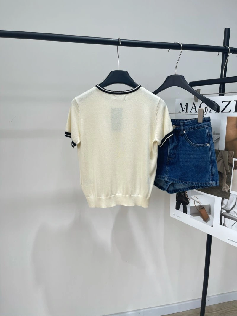 Versatile Unclassified Brand T-Shirts 147153