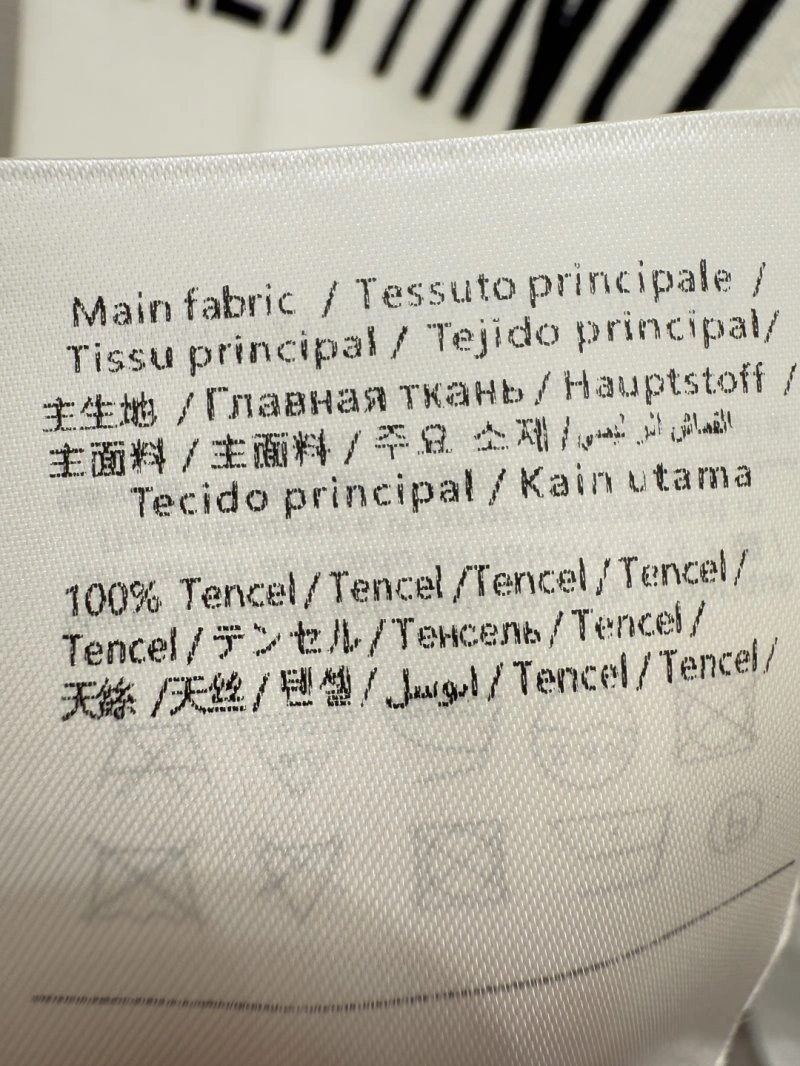 Tailored Unclassified Brand T-Shirts 147111