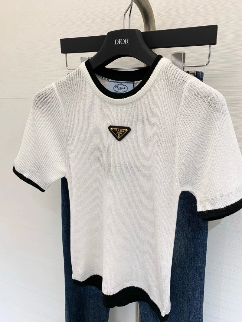 Flexible Unclassified Brand T-Shirts 147105