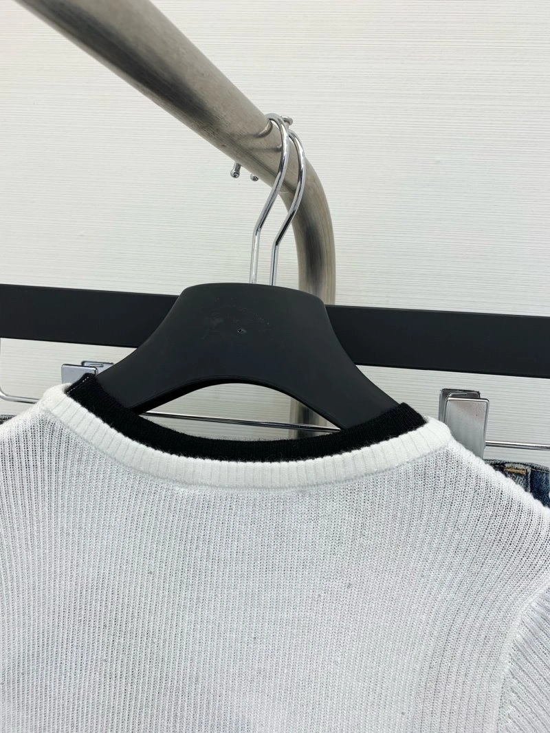 Flexible Unclassified Brand T-Shirts 147105