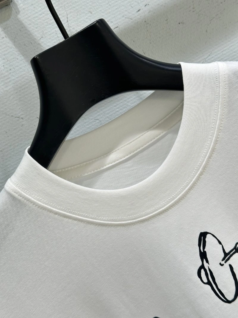 Bold Unclassified Brand T-Shirts 153432