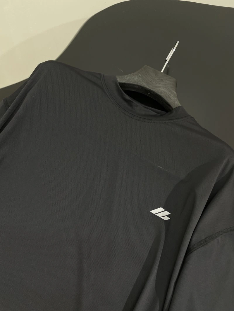 ZipUp Unclassified Brand T-Shirts 153365