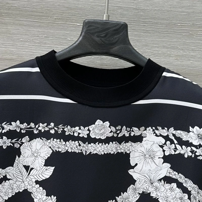 Upgraded Unclassified Brand T-Shirts 153277
