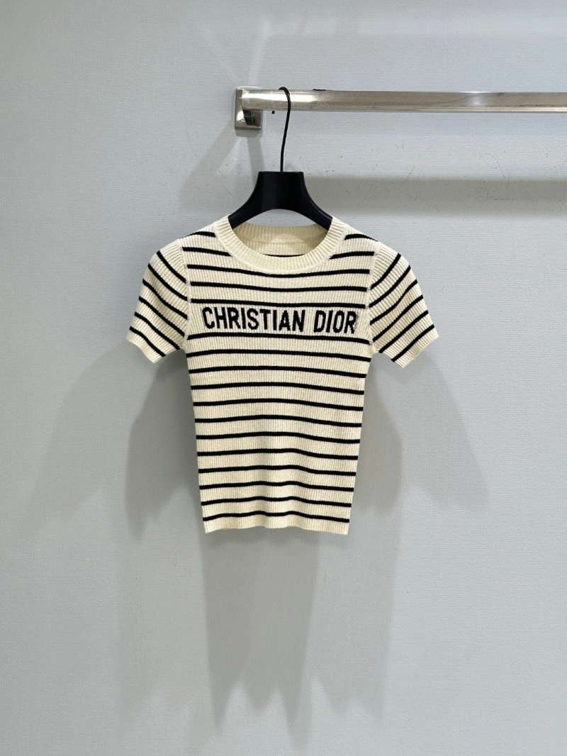 Contemporary Unclassified Brand T-Shirts 152518
