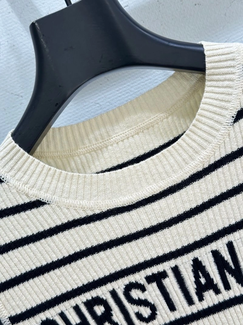 Contemporary Unclassified Brand T-Shirts 152518