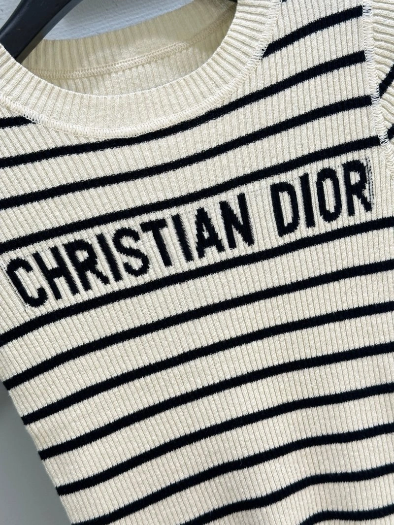 Contemporary Unclassified Brand T-Shirts 152518