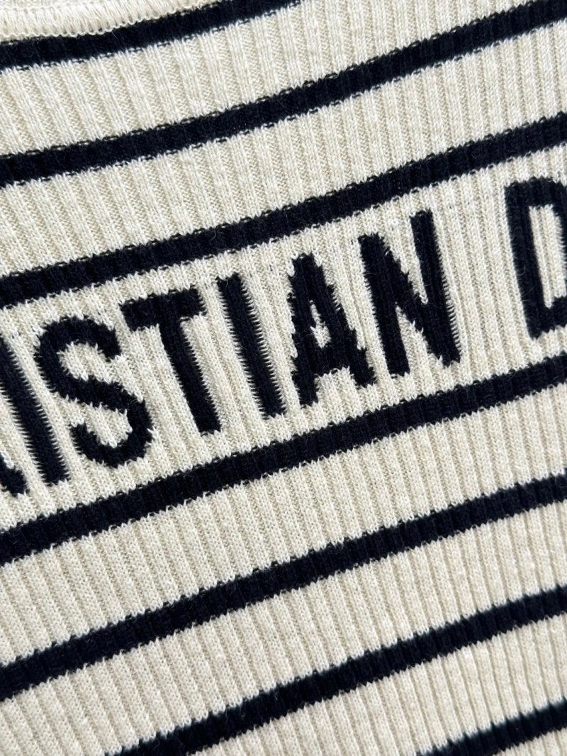Contemporary Unclassified Brand T-Shirts 152518