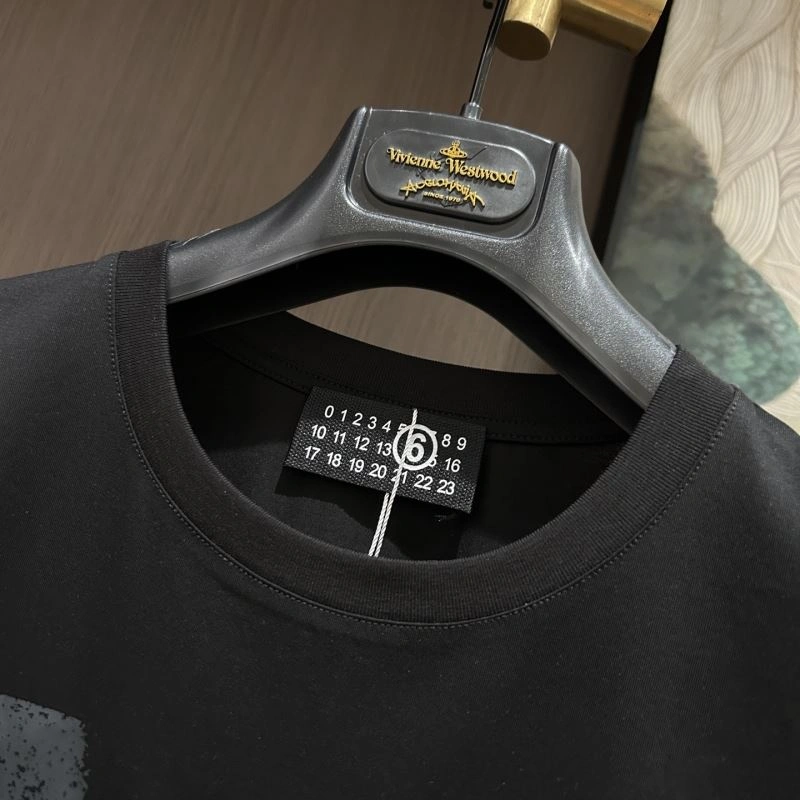 Bold Unclassified Brand T-Shirts 158129
