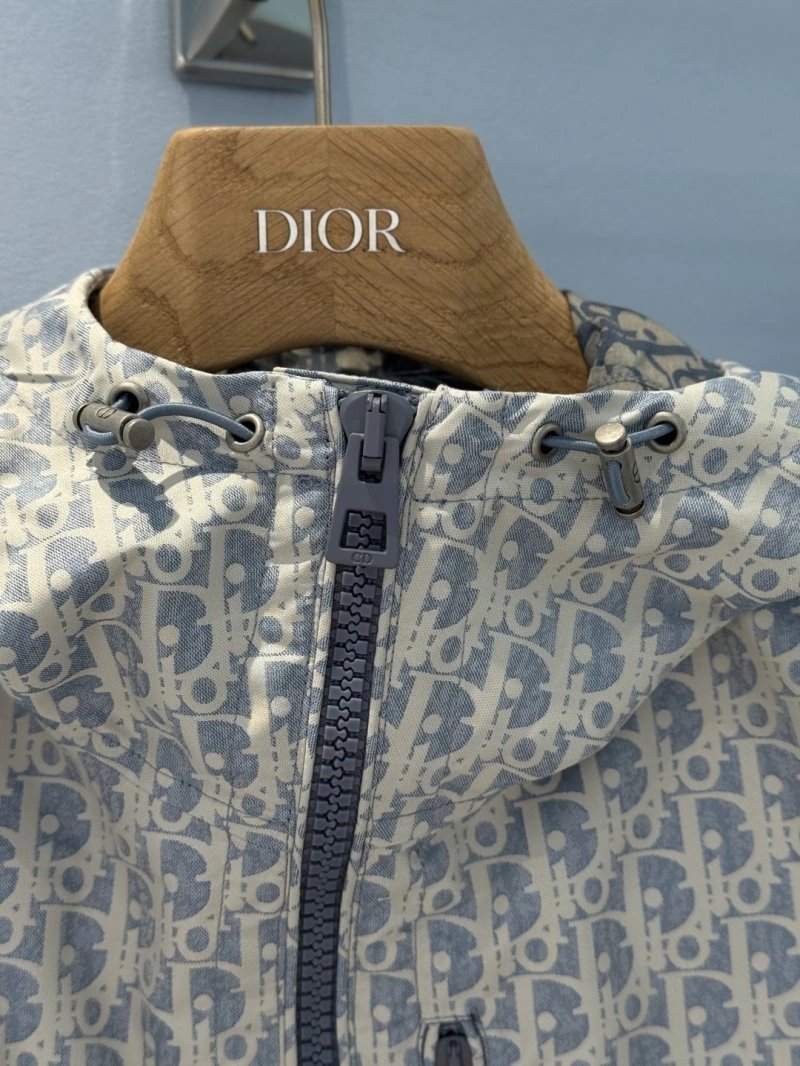 Modern Unclassified Brand Vest 150254