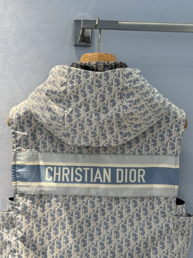 Modern Unclassified Brand Vest 150254