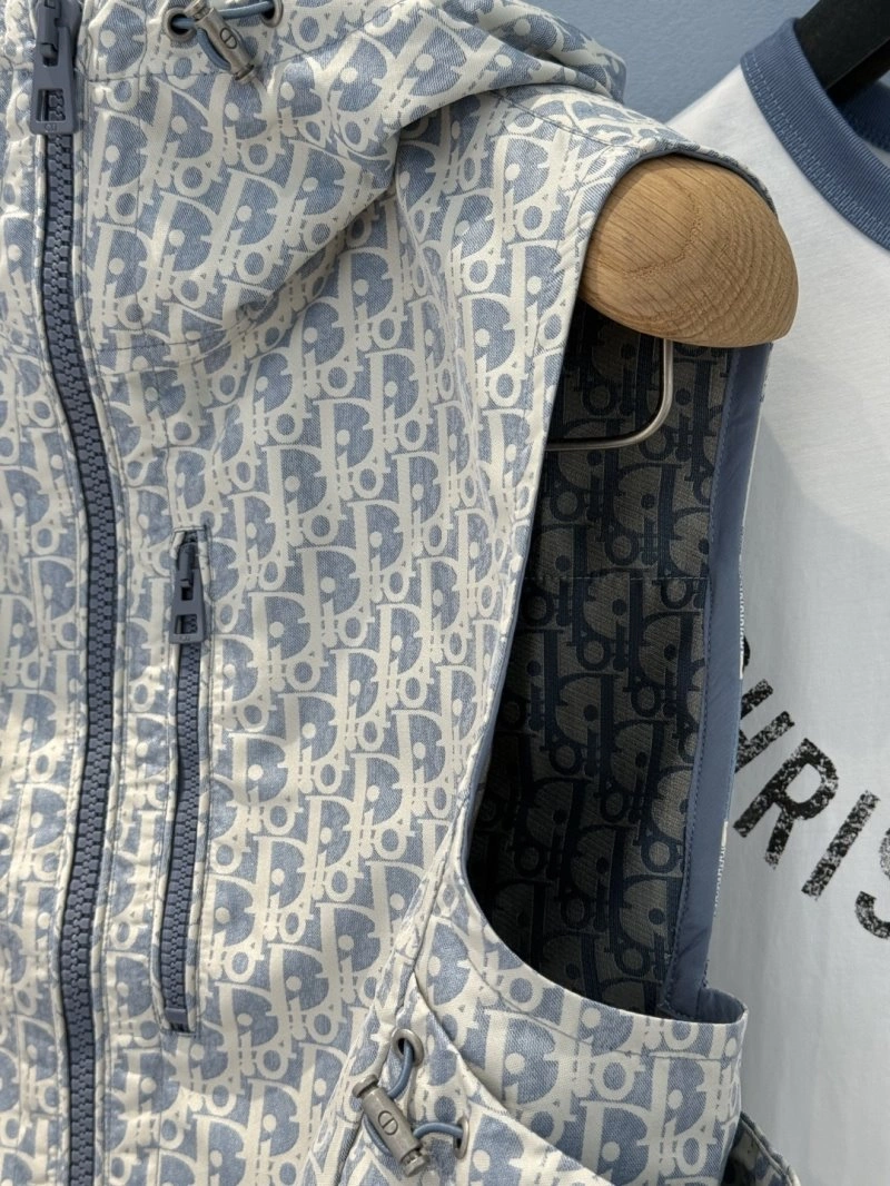 Modern Unclassified Brand Vest 150254