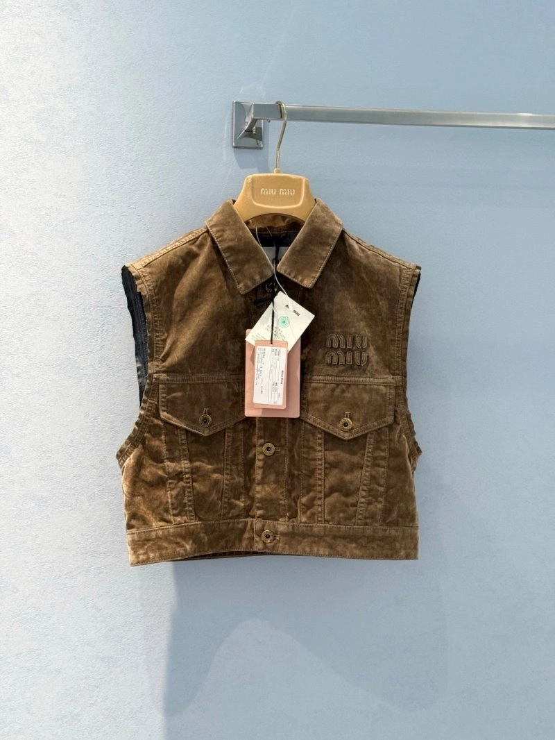 Vibrant Unclassified Brand Vest 150255