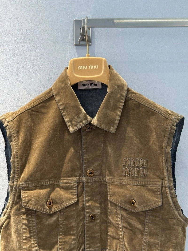 Vibrant Unclassified Brand Vest 150255