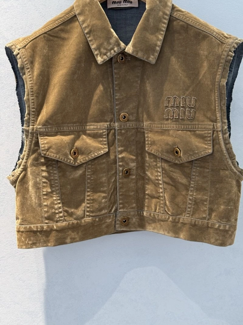 Vibrant Unclassified Brand Vest 150255