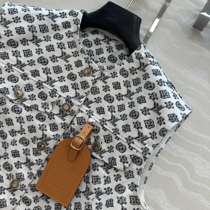 Modern Unclassified Brand Vest 155189