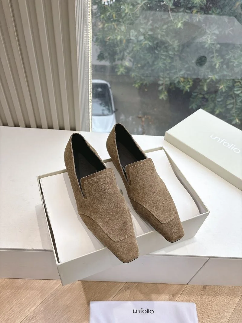 Trendsetting Unfolio Shoes 8692