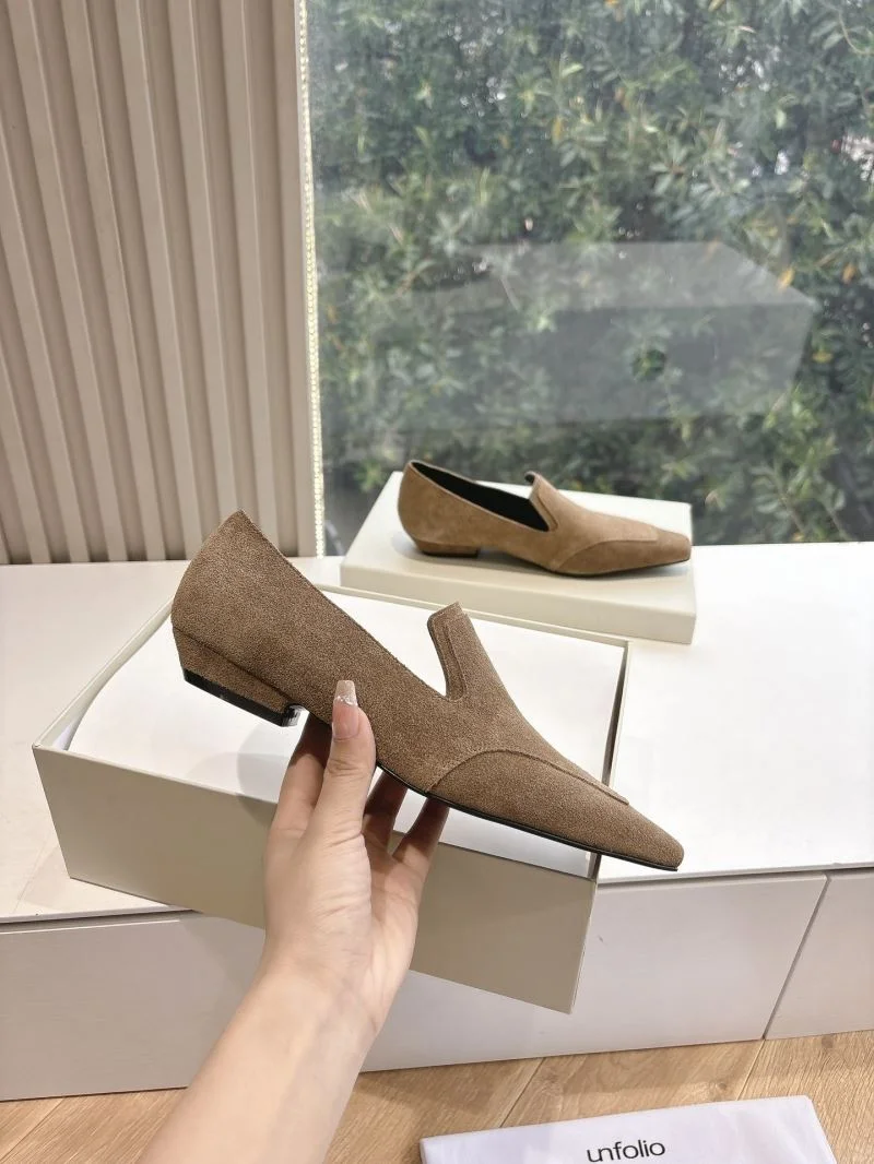 Trendsetting Unfolio Shoes 8692