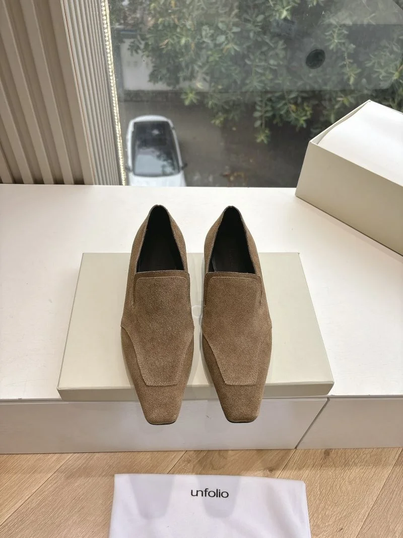 Trendsetting Unfolio Shoes 8692