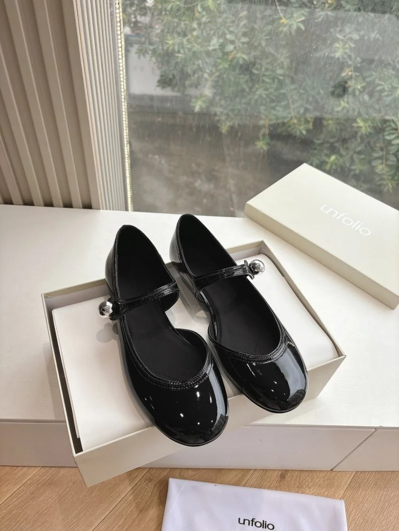 Trendy Unfolio Shoes 8720