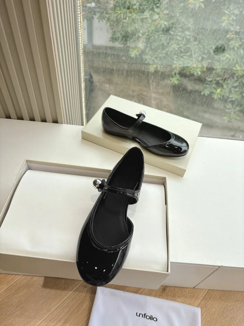 Trendy Unfolio Shoes 8720