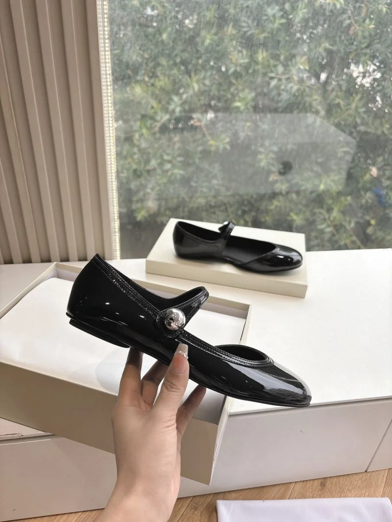 Trendy Unfolio Shoes 8720
