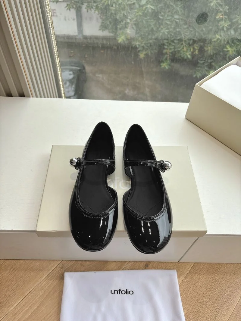 Trendy Unfolio Shoes 8720