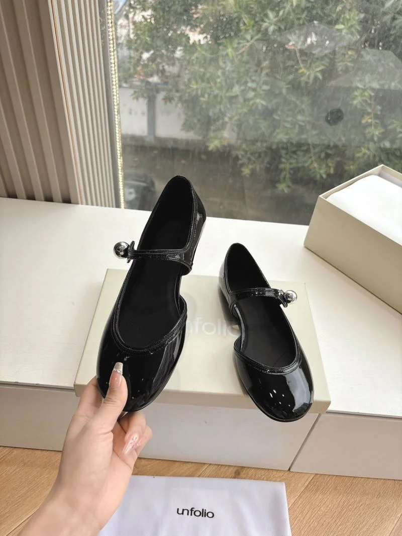 Trendy Unfolio Shoes 8720