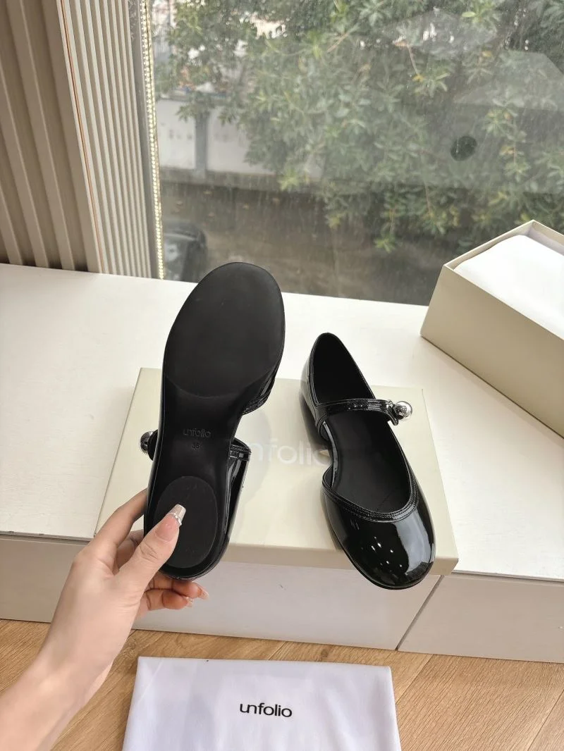 Trendy Unfolio Shoes 8720