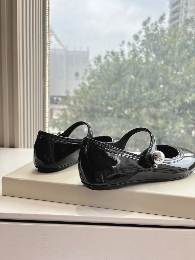 Trendy Unfolio Shoes 8720